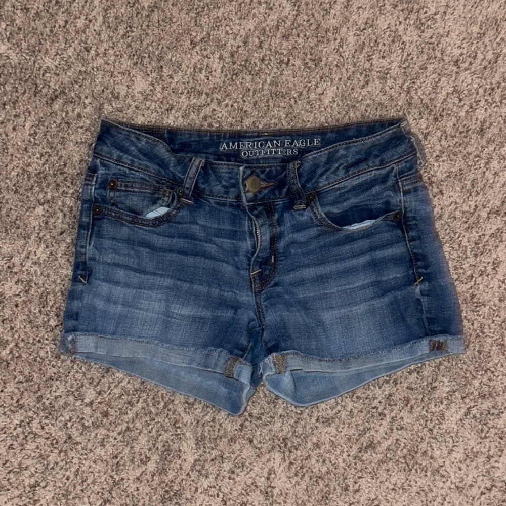 SIZE 4 AMERICAN EAGLE SHORTS